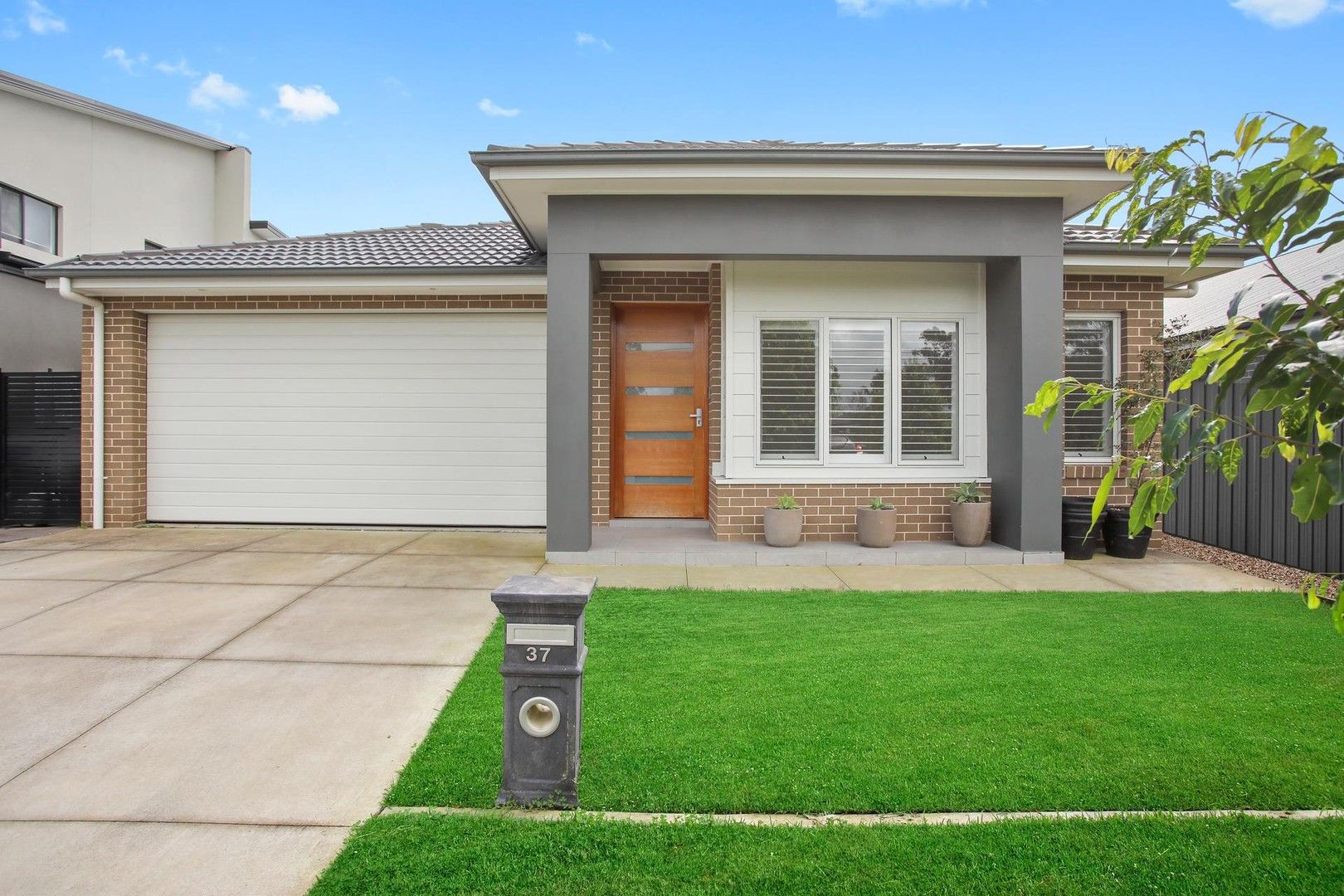 4 bedrooms House in 37 Canal Parade LEPPINGTON NSW, 2179
