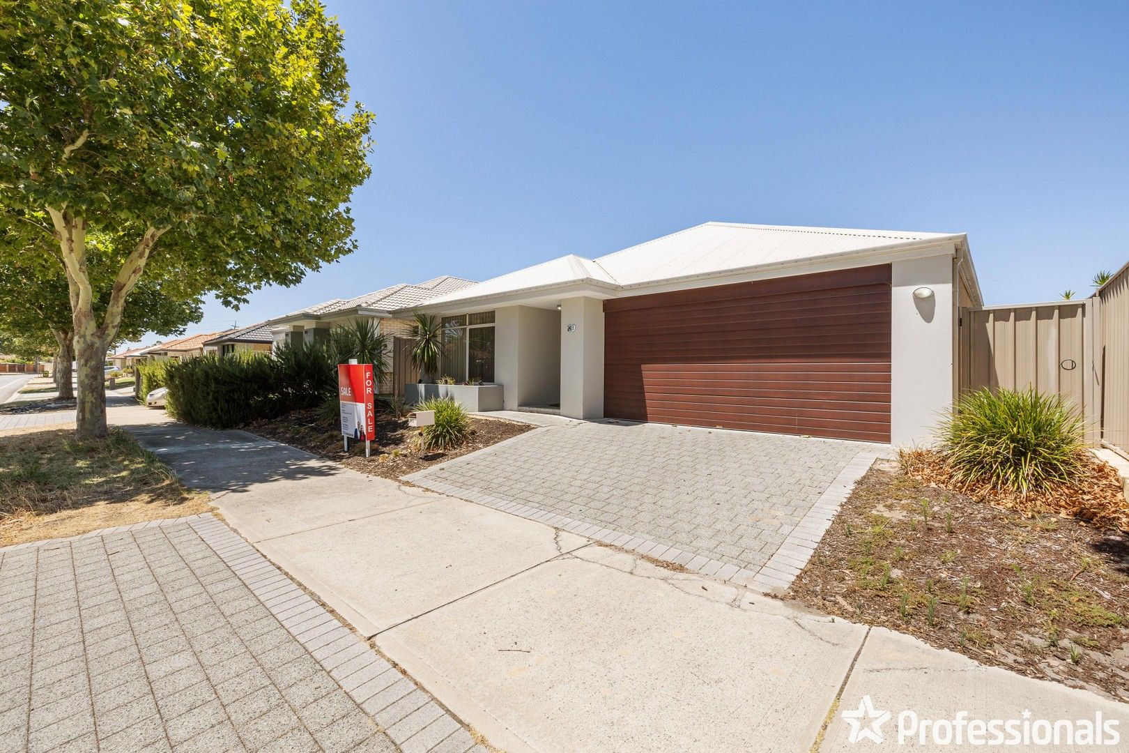 4 bedrooms House in 89 Towncentre Drive THORNLIE WA, 6108