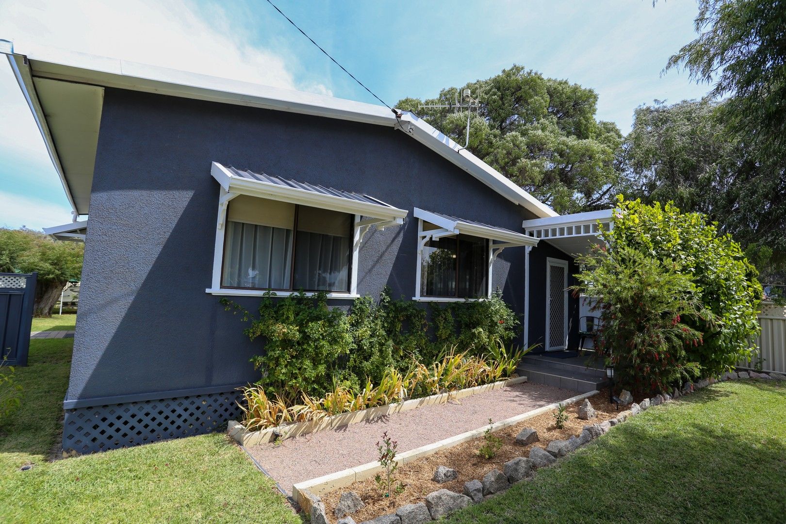 2 bedrooms House in 38 Pink Lake Road ESPERANCE WA, 6450