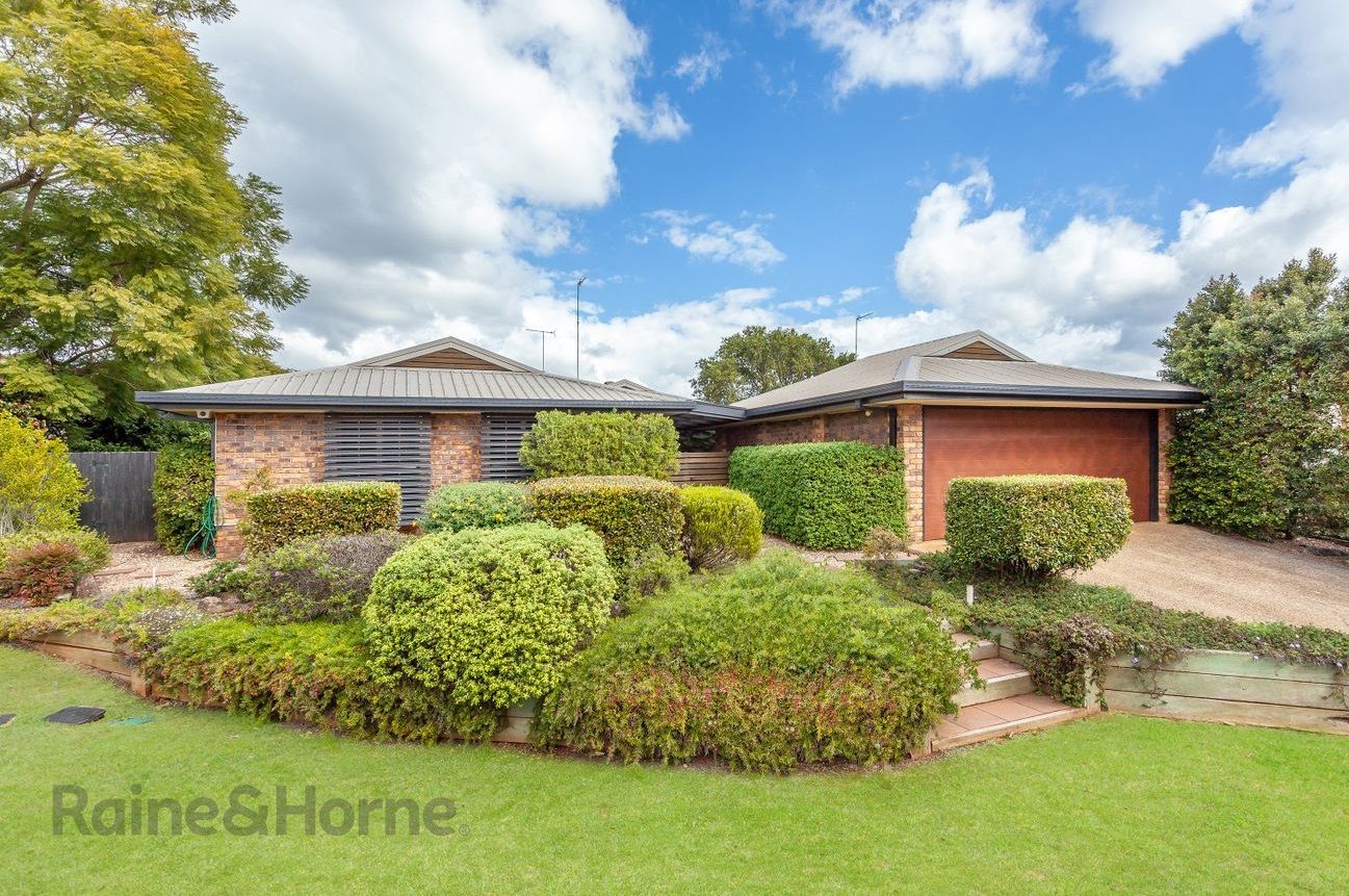 4 bedrooms House in 9 Neville Court CENTENARY HEIGHTS QLD, 4350