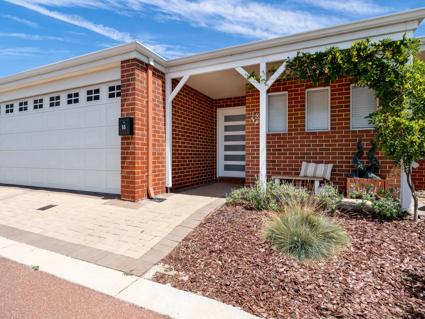 Spacious Family Living with Flexible Design -  Five Bedrooms of Comfort - Vista 4