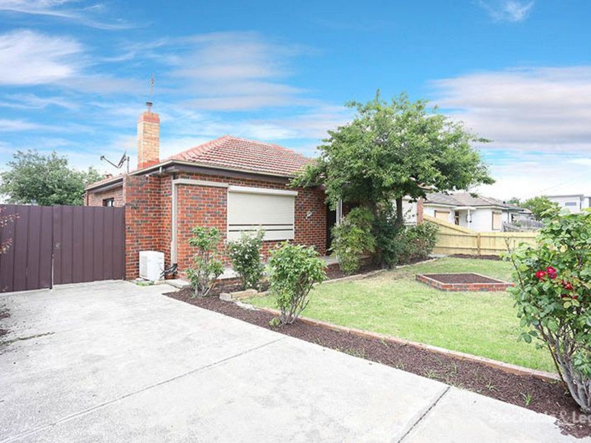 3 bedrooms House in 10 Cosmos Street GLENROY VIC, 3046