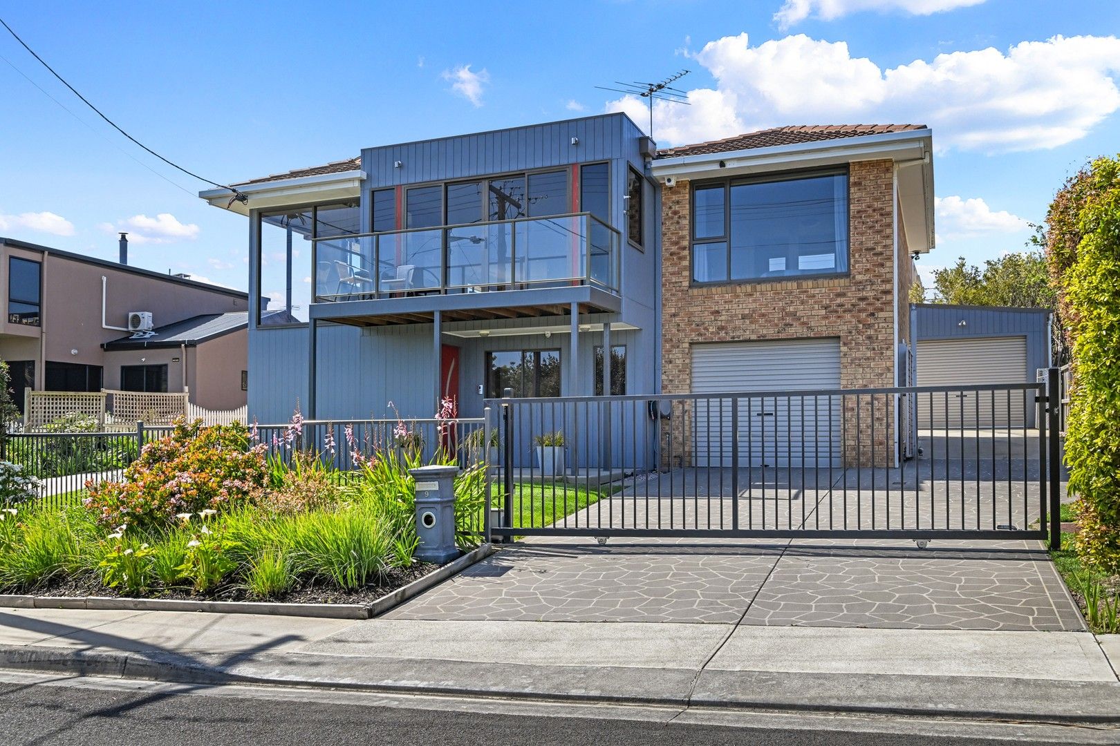 3 bedrooms House in 9 Lanrick Court LINDISFARNE TAS, 7015