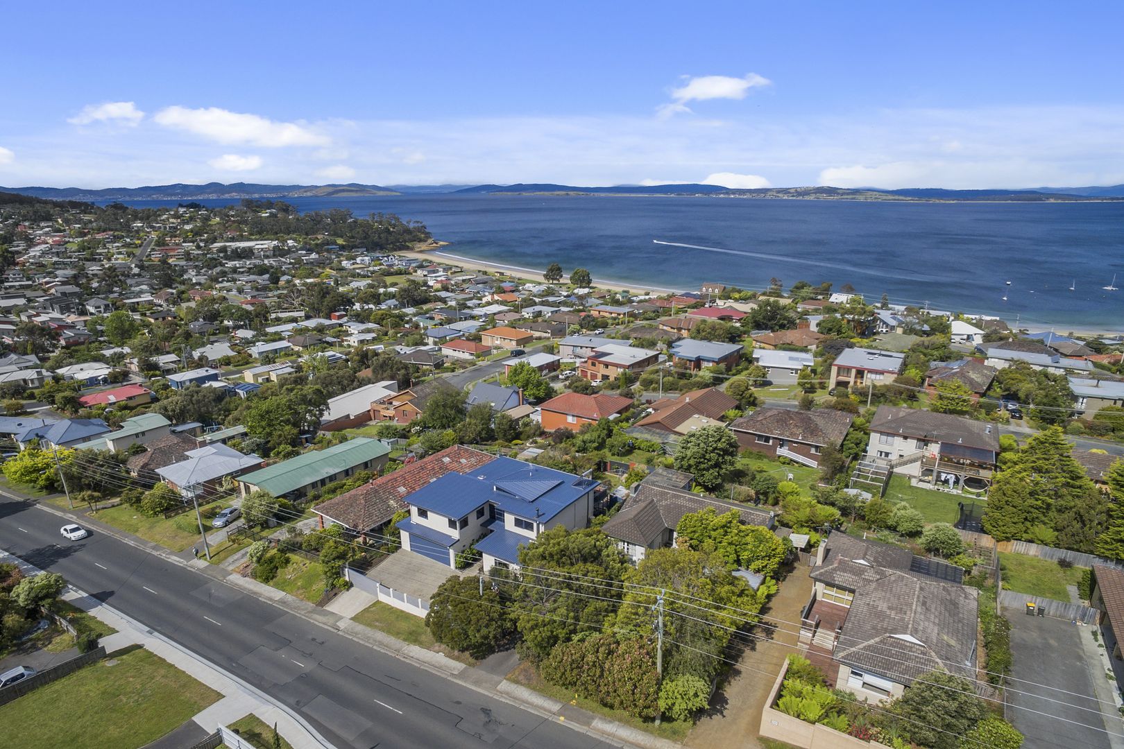 220 Roslyn Avenue, Blackmans Bay TAS 7052, Image 1