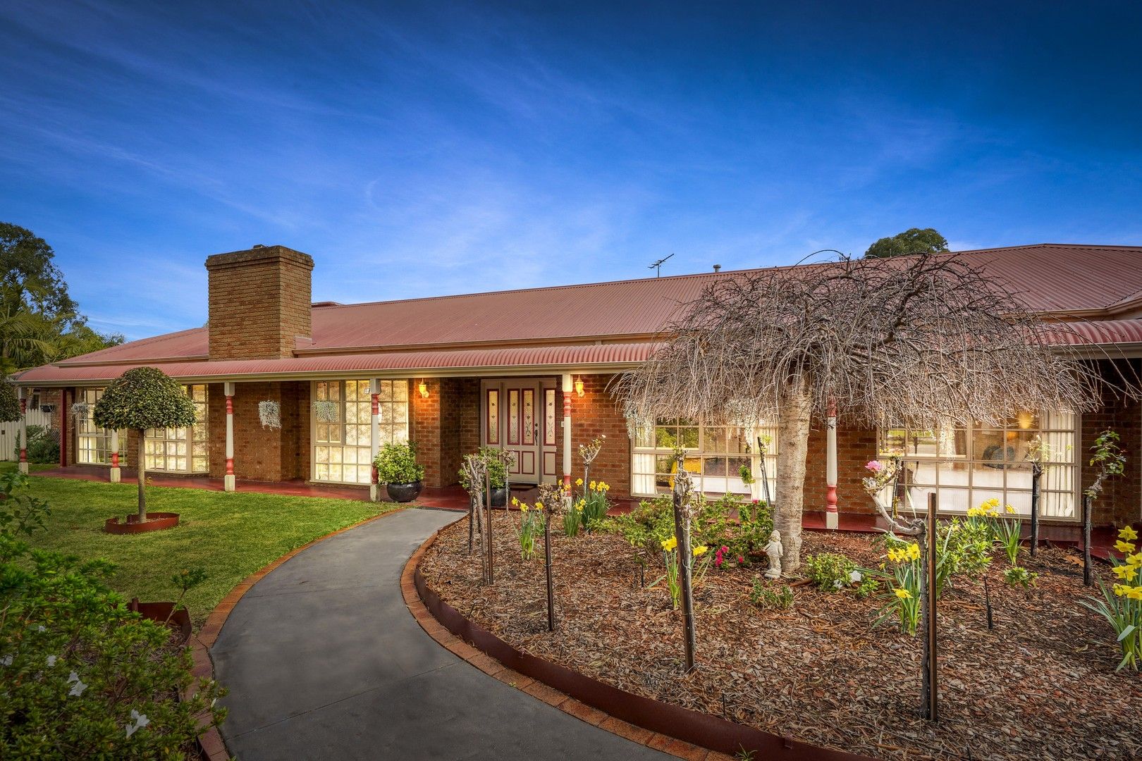 5 bedrooms House in 14 Comfort Close ROWVILLE VIC, 3178