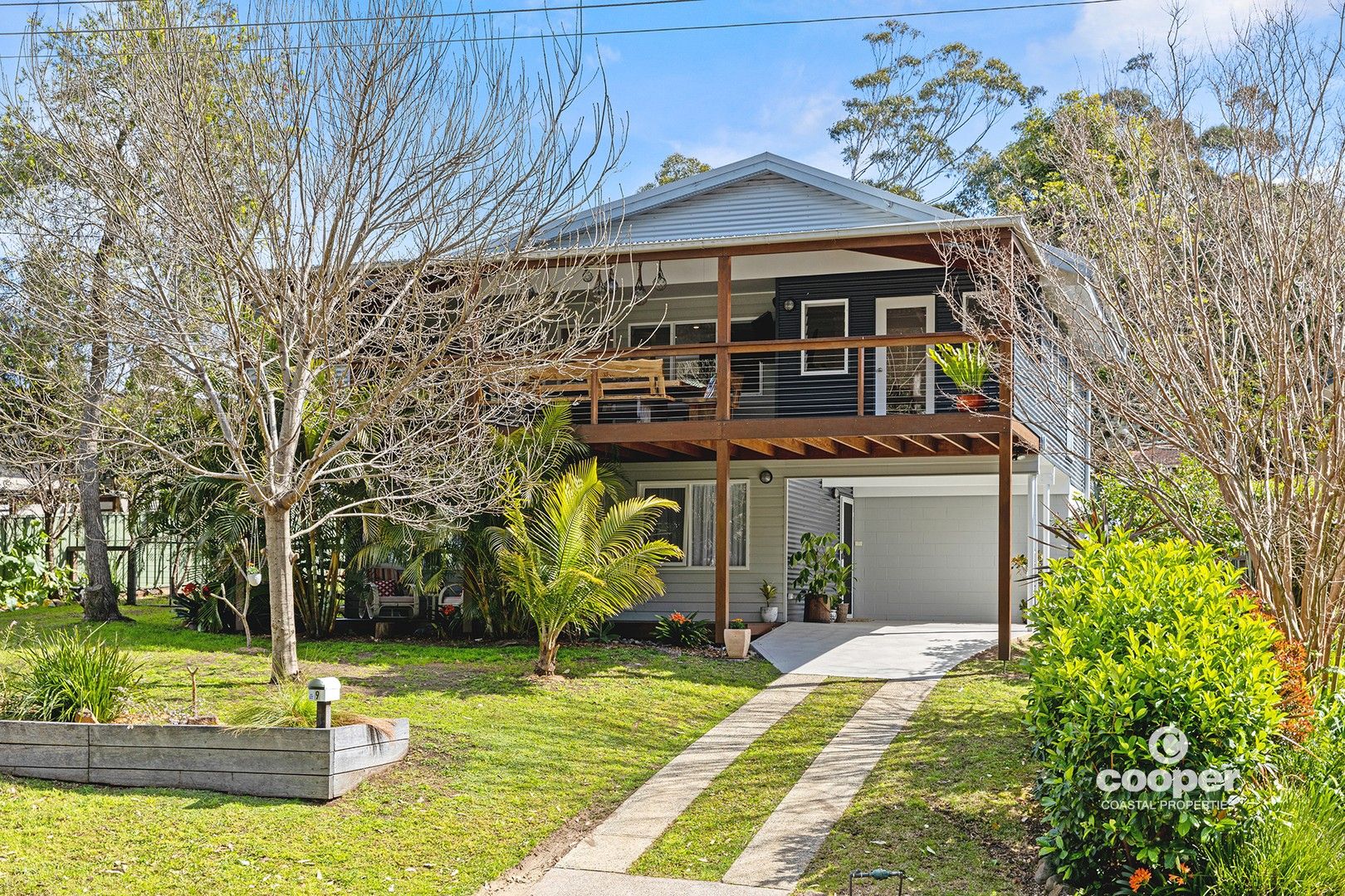 4 bedrooms House in 9 Lockhart Avenue MOLLYMOOK NSW, 2539