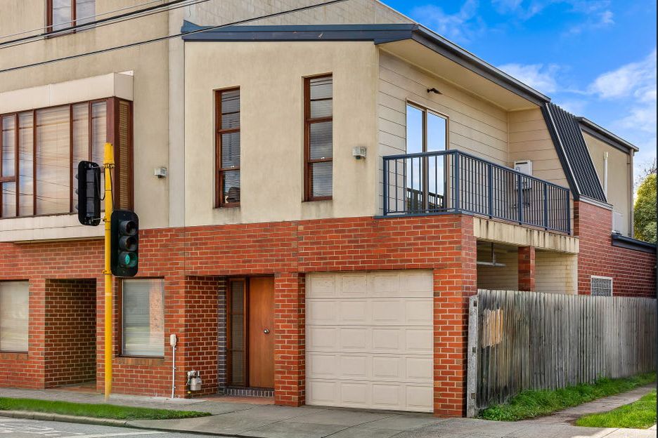 2 bedrooms Townhouse in 1/338 Neerim Road CARNEGIE VIC, 3163