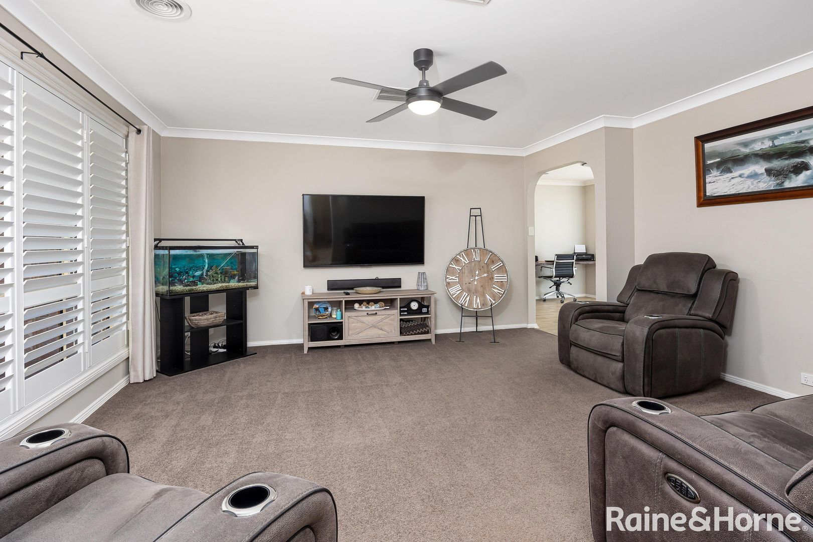 12 Langi Crescent, Glenfield Park NSW 2650, Image 2