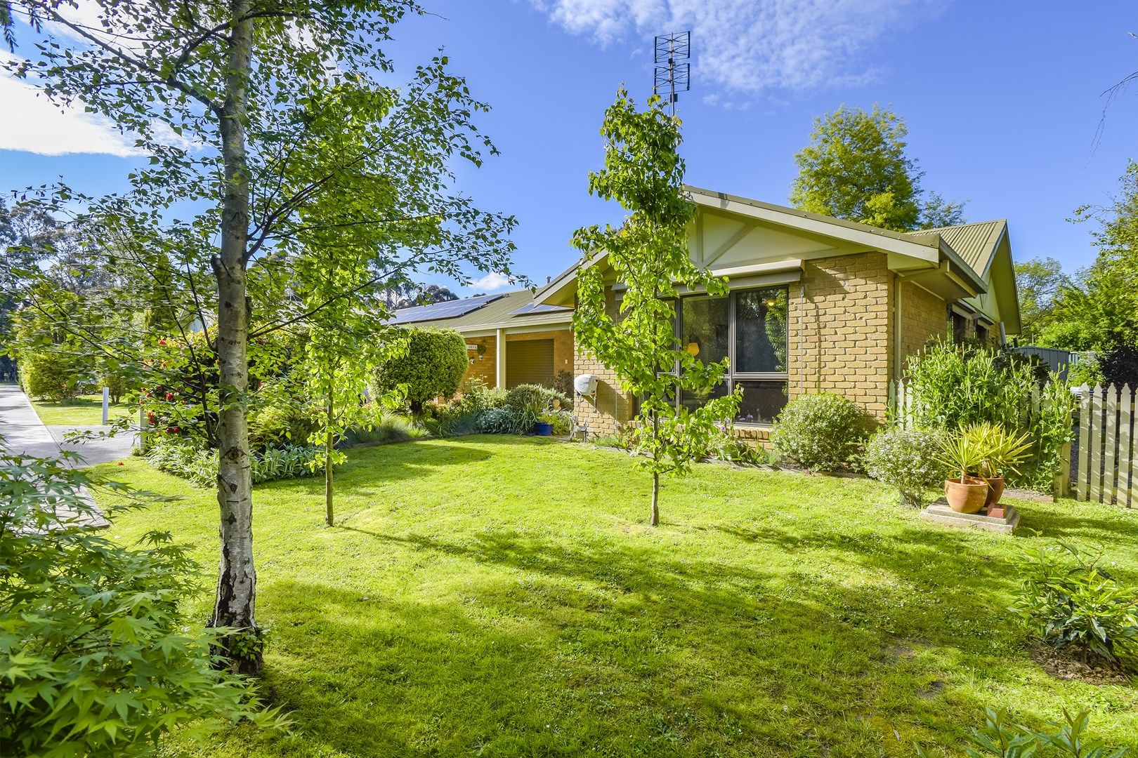 2 bedrooms Apartment / Unit / Flat in 4/19 Old Lancefield Road WOODEND VIC, 3442