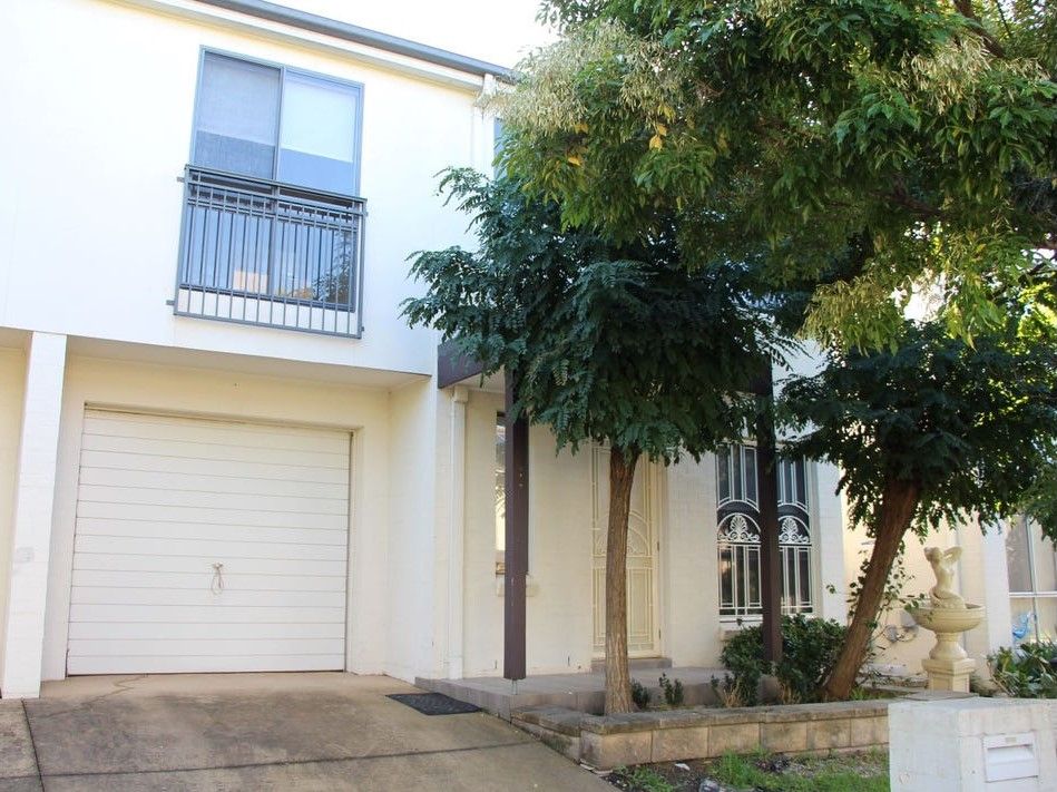 3 bedrooms Duplex in 10 Dianella Circuit WOODCROFT NSW, 2767