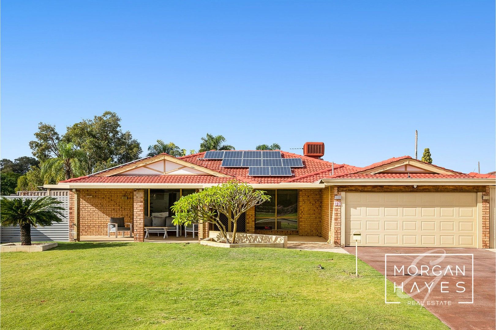 4 bedrooms House in 10 Redgum Court THORNLIE WA, 6108