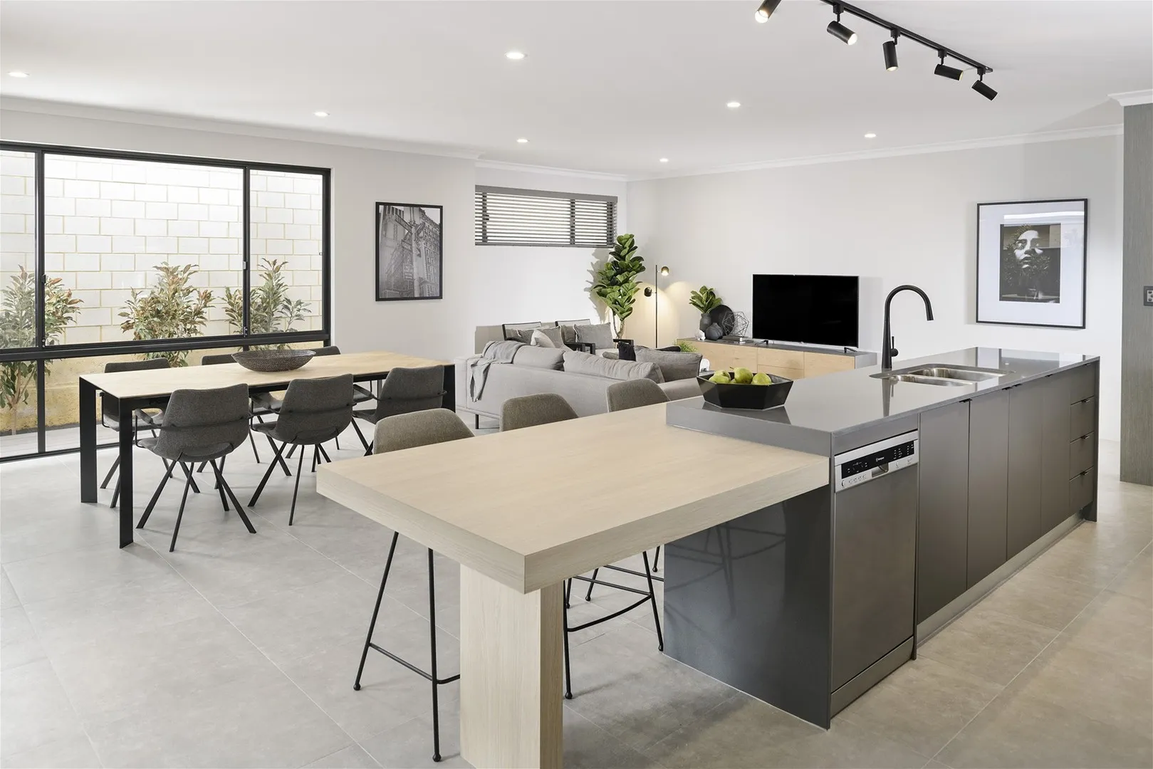 Apartment in Eglinton - View 5
