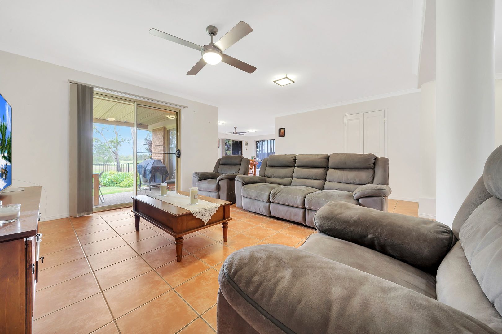 13 Fairway Drive, Meadowbrook QLD 4131, Image 2