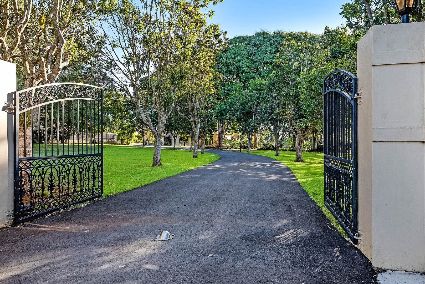 5 bedrooms House in 18 Cowie Road CARSELDINE QLD, 4034