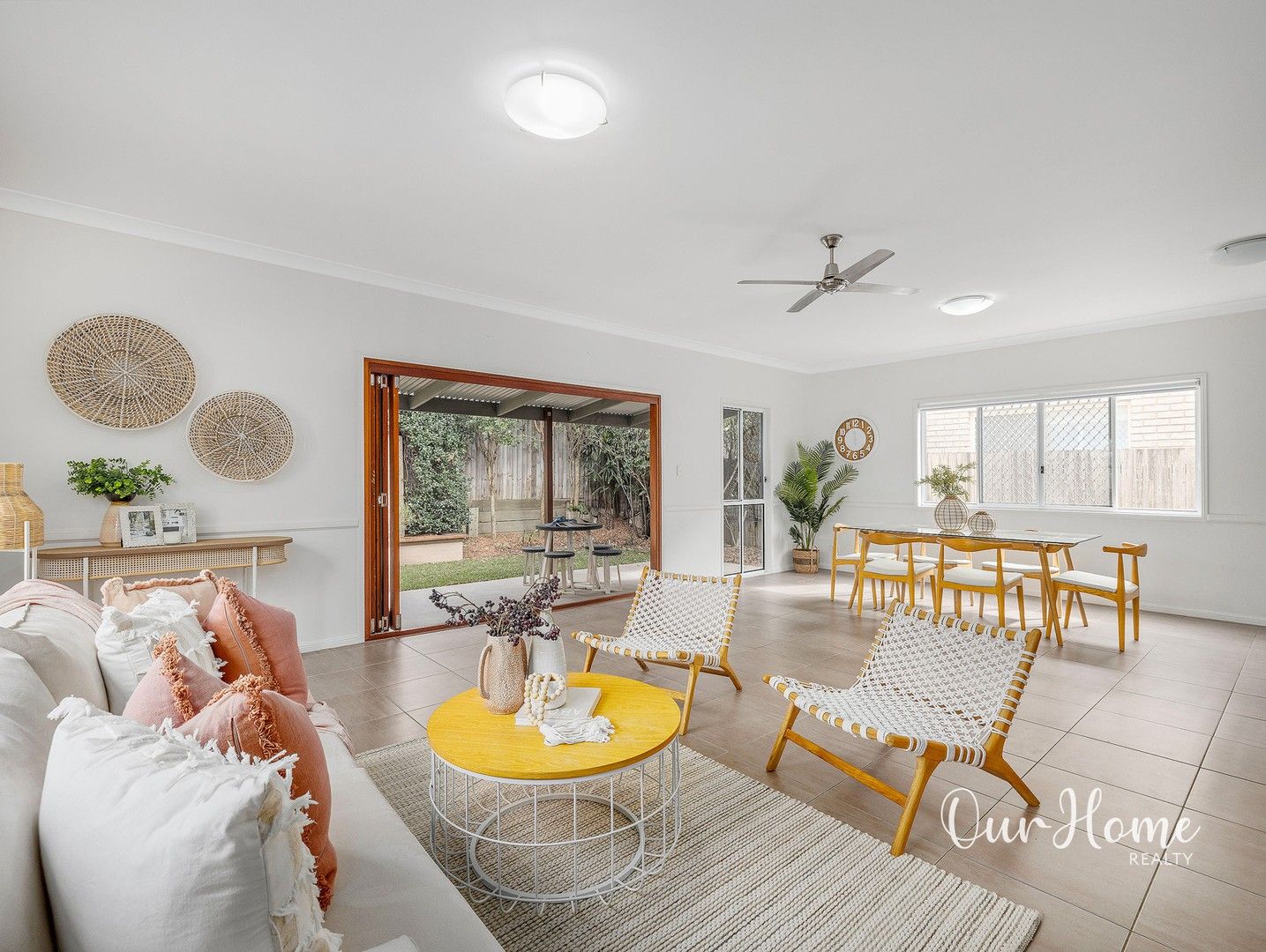 3 bedrooms House in 27 Cottonwood Crescent SPRINGFIELD LAKES QLD, 4300