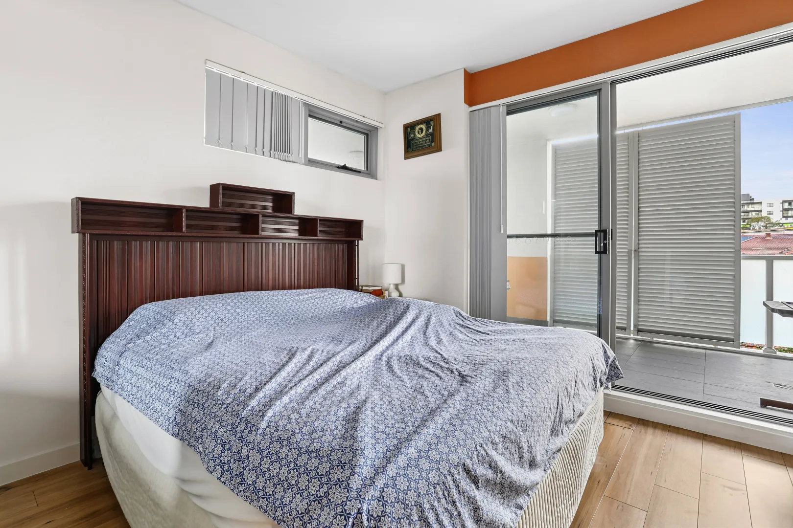 Modern Oversized Apartment with 135sqm on Title, Walk to Belmore Station - Więcej