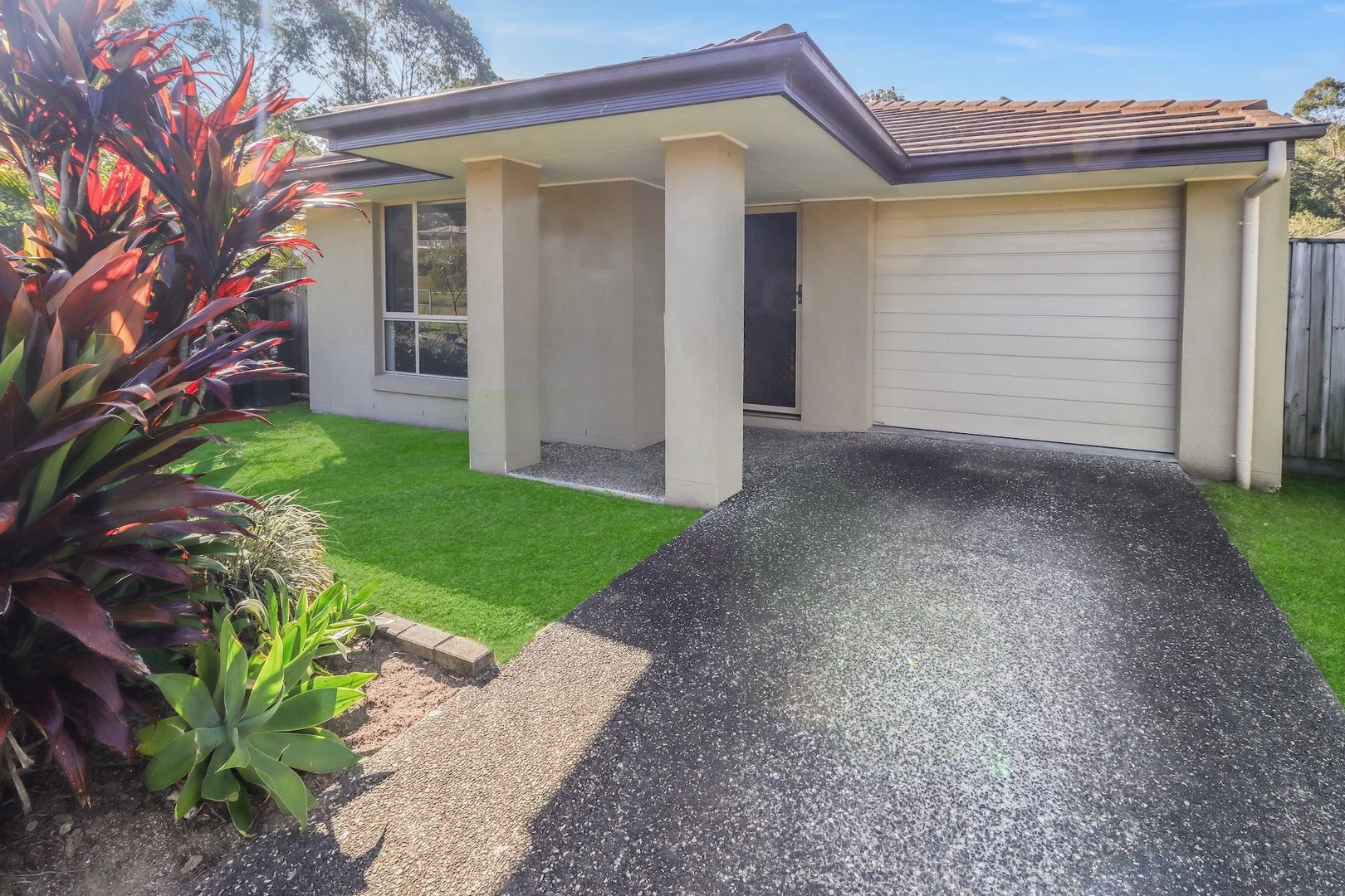 15 Paradise Place, Upper Kedron QLD 4055