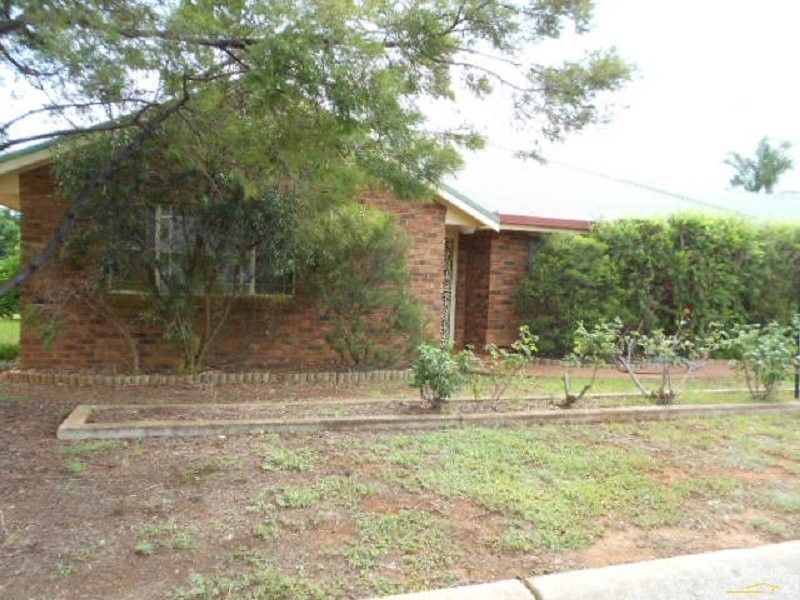 2 Christina Close, Parkes NSW 2870, Image 0