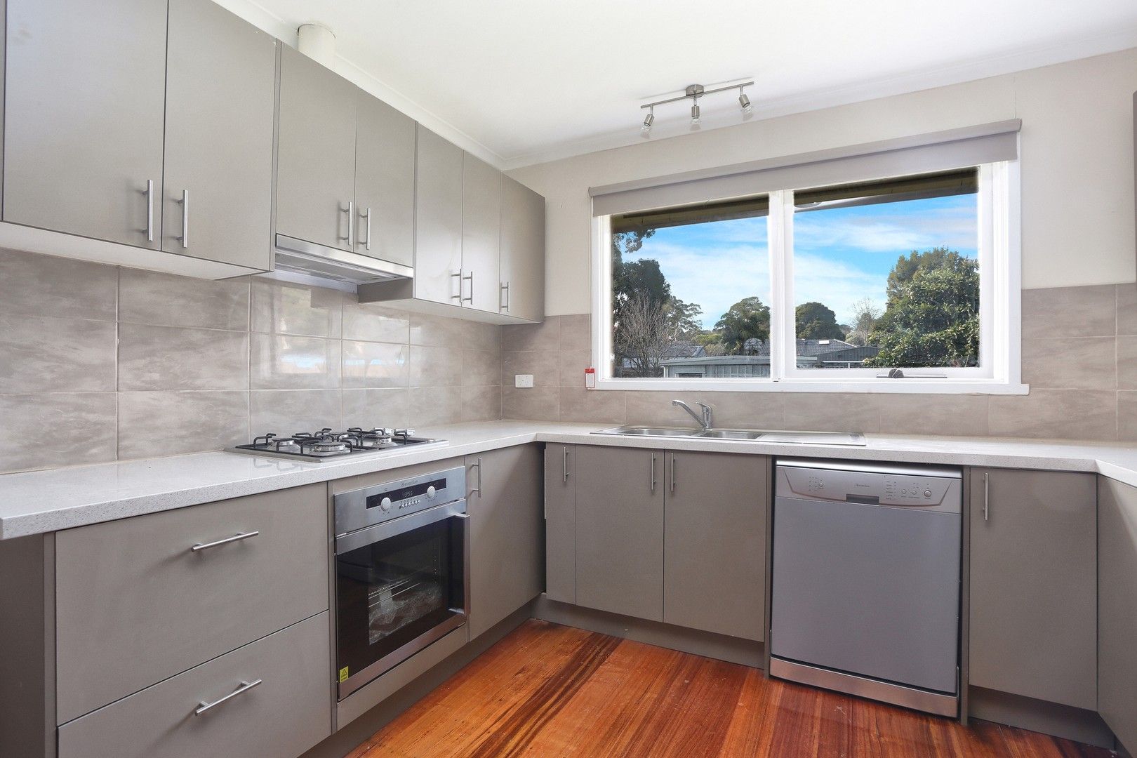 3 bedrooms House in 27 Shakespeare Avenue MOOROOLBARK VIC, 3138