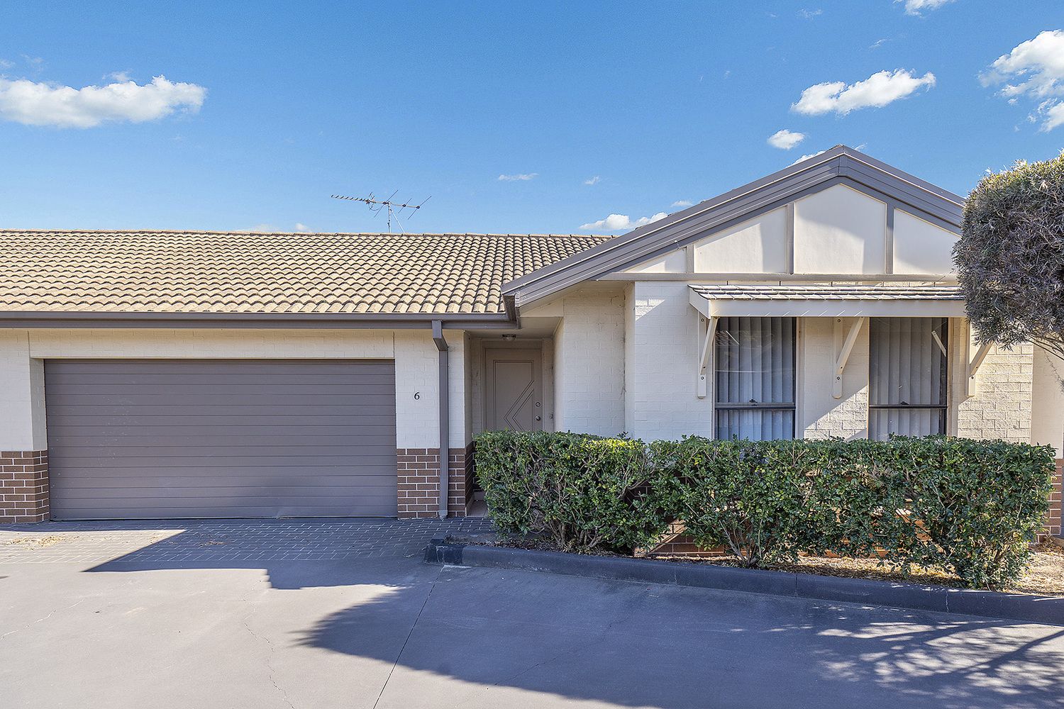 6/12 Denton Park Drive, Rutherford NSW 2320, Image 0