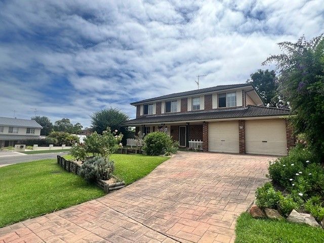 4 bedrooms House in 1 Kylie Tennant Close GLENMORE PARK NSW, 2745