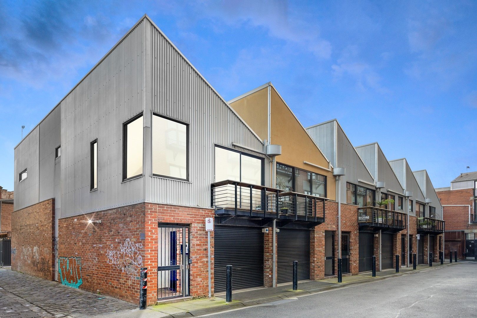 2 bedrooms House in 2 Hillingdon Pl PRAHRAN VIC, 3181