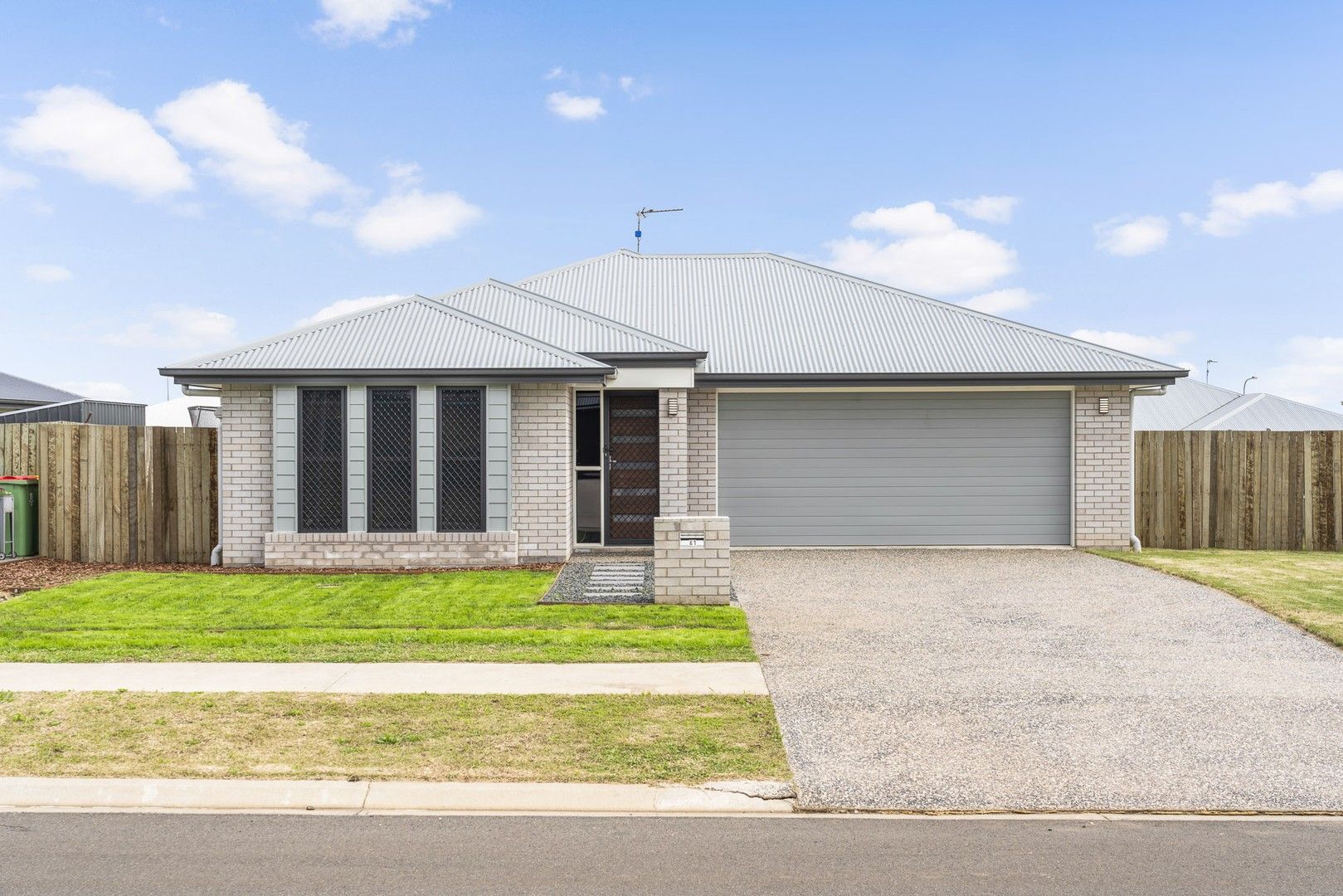 4 bedrooms House in 61 Myrtleford Crescent CAMBOOYA QLD, 4358