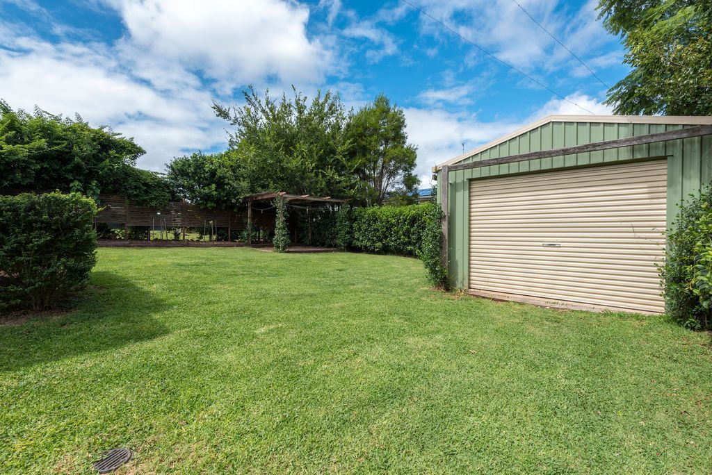 8 Angus Street, Rangeville QLD 4350, Image 2