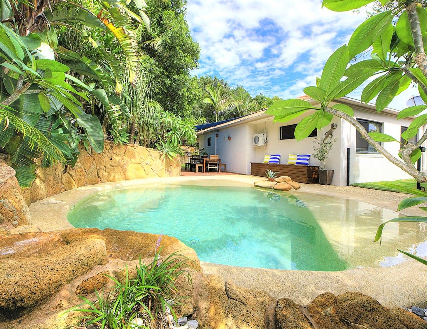 4 bedrooms House in 8 Comet Drive SUNRISE BEACH QLD, 4567