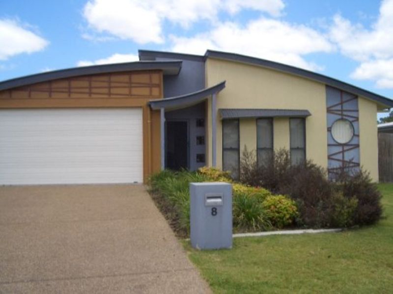 4 bedrooms House in 8 Wave Court TOOGOOM QLD, 4655