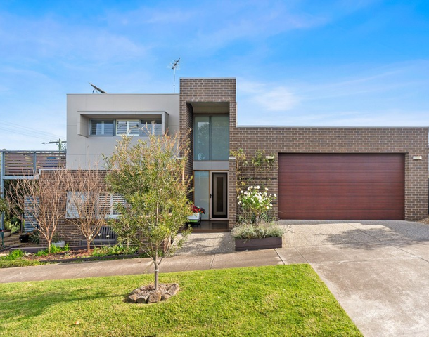 8 Dundee Place, Newtown VIC 3220