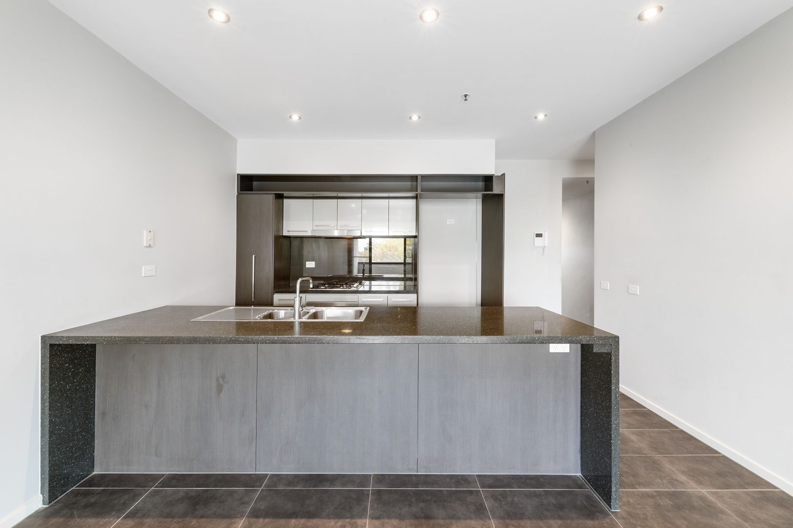 9/11 Monckton Place, Caroline Springs VIC 3023, Image 2