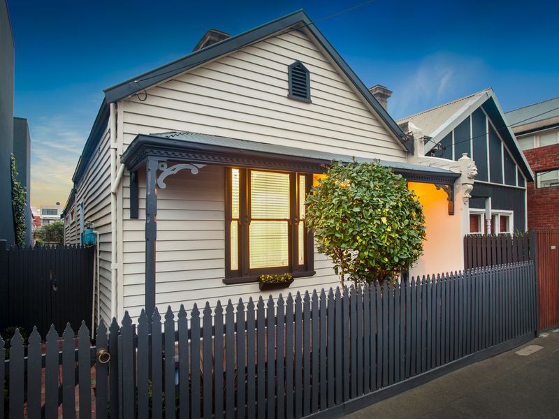 2 bedrooms House in 23 Eastbourne Street WINDSOR VIC, 3181