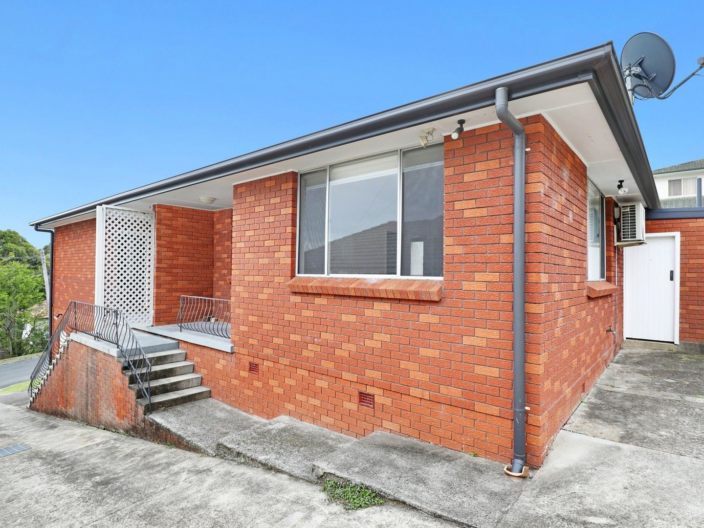 2 bedrooms Apartment / Unit / Flat in 2/13 Cochrane Street WEST WOLLONGONG NSW, 2500