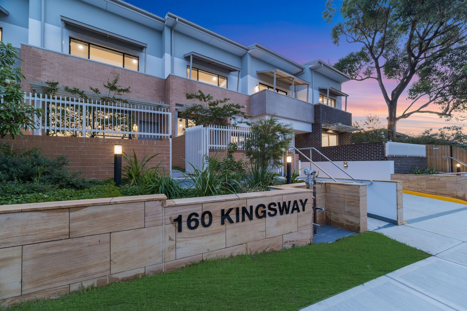 3 bedrooms Townhouse in 8/160 Kingsway WOOLOOWARE NSW, 2230