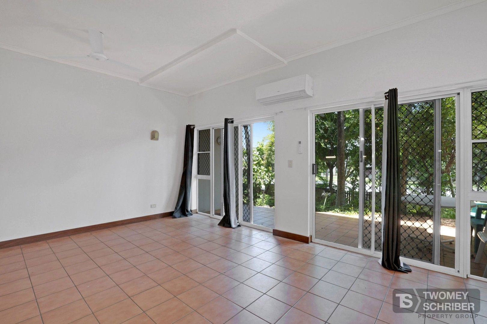 2 bedrooms Apartment / Unit / Flat in 2/297 Lake Street CAIRNS NORTH QLD, 4870