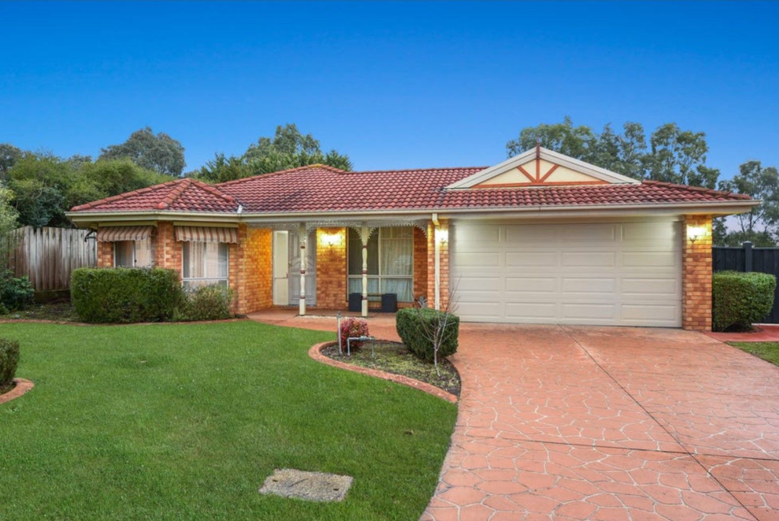 5 bedrooms House in 17 Balanka Ct BERWICK VIC, 3806