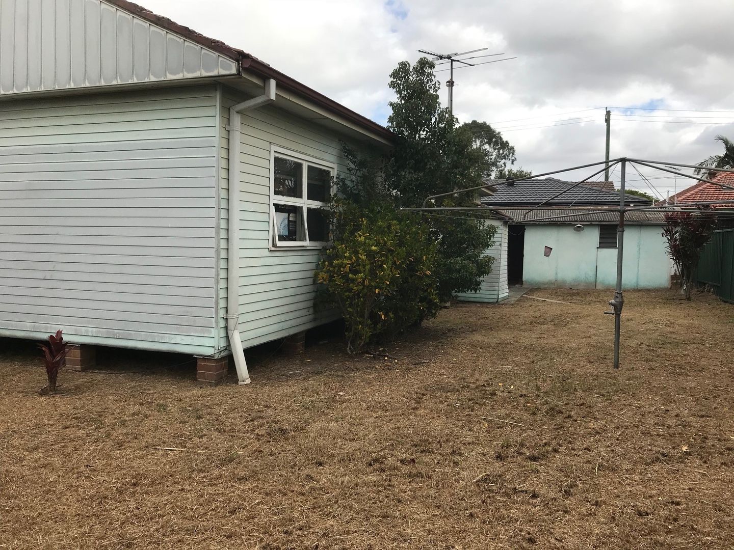 Fairfield NSW 2165 5 beds house for Sale, 749,000 2015964374 Domain