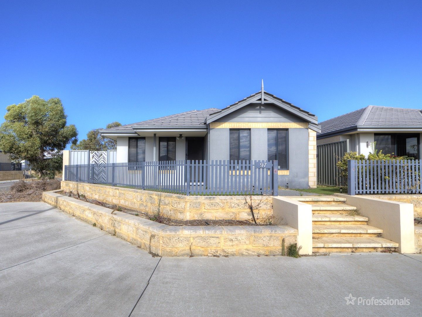 4 bedrooms House in 97 Piazza Link ALKIMOS WA, 6038