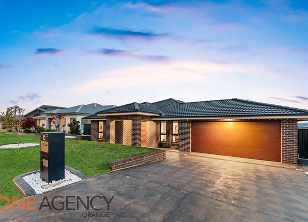 13 Camellia Place, Orange NSW 2800