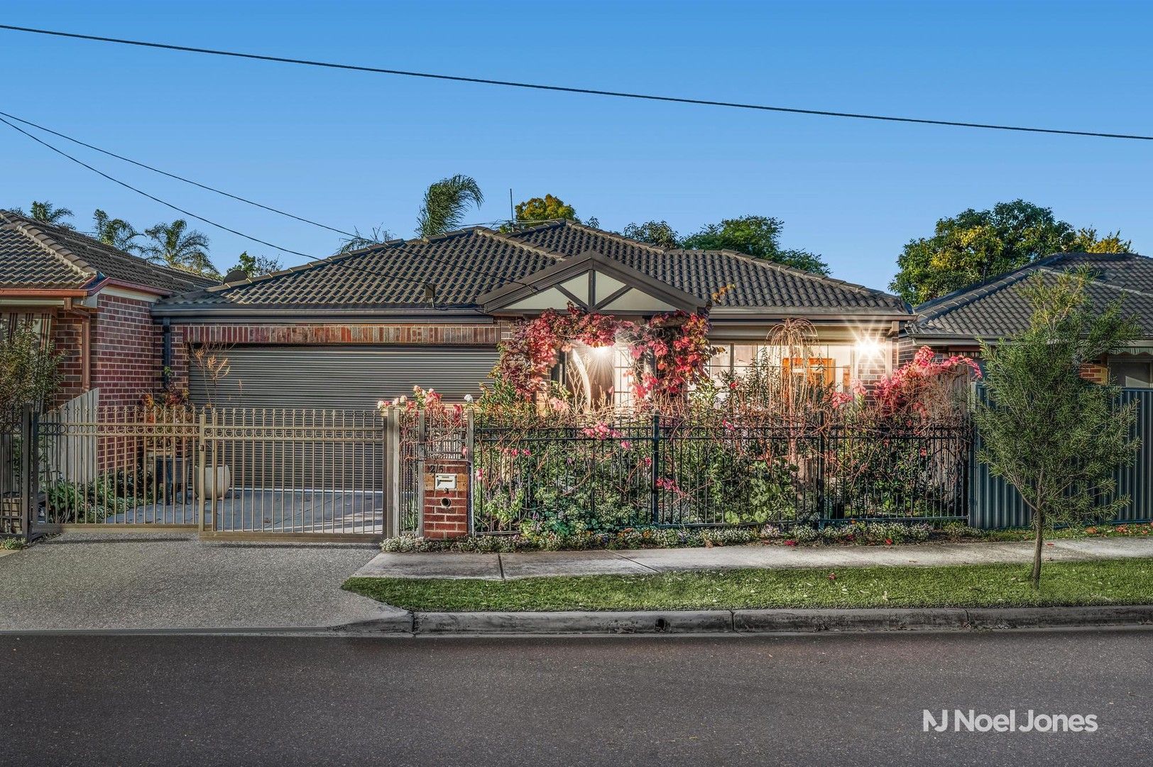 3 bedrooms Apartment / Unit / Flat in 2/5 Thaxted Parade WANTIRNA VIC, 3152