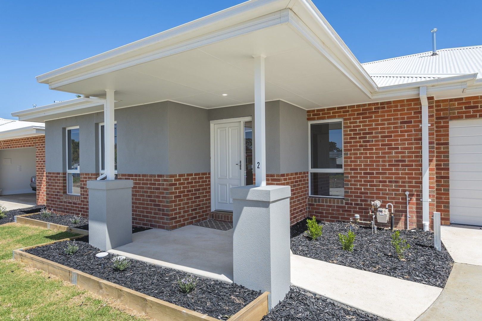 2/4 Gordon Crescent, Romsey VIC 3434, Image 0