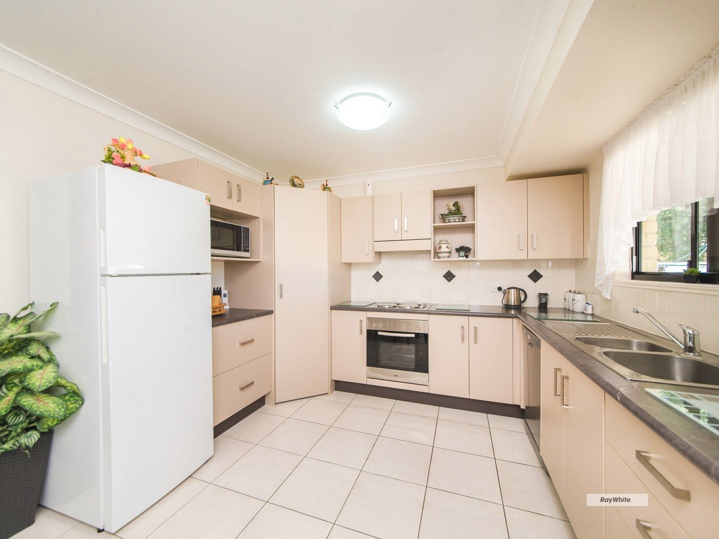 4 Mungarra Drive, Kawana QLD 4701, Image 1