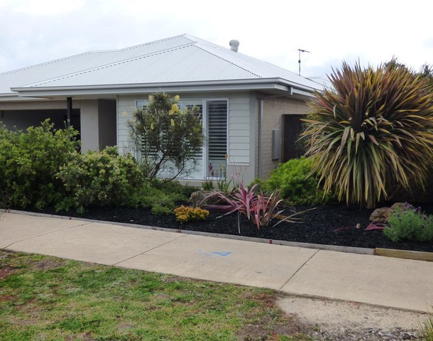 13 Dunes Road, Cowes VIC 3922