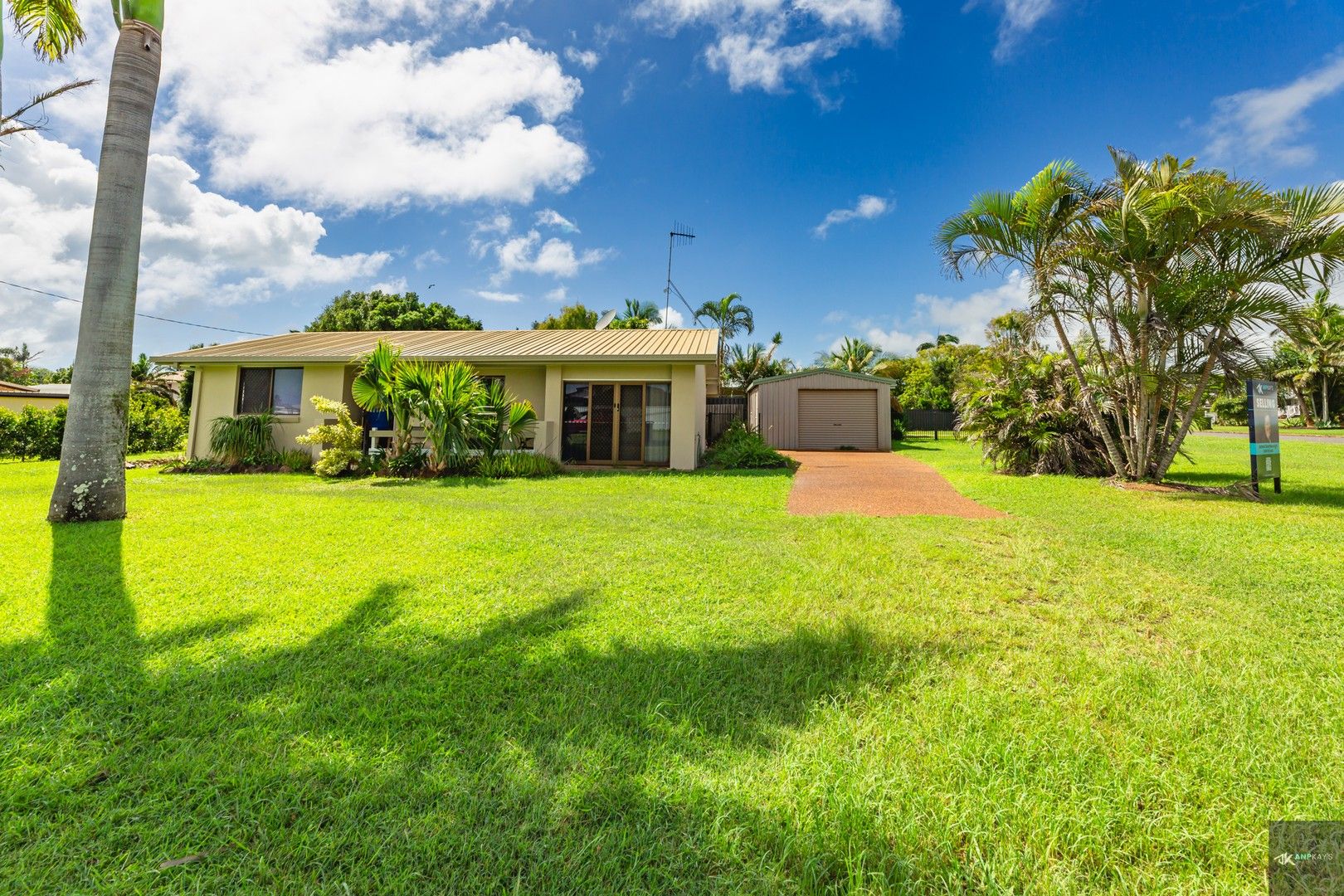 2 bedrooms House in 25 Milton Street BURNETT HEADS QLD, 4670