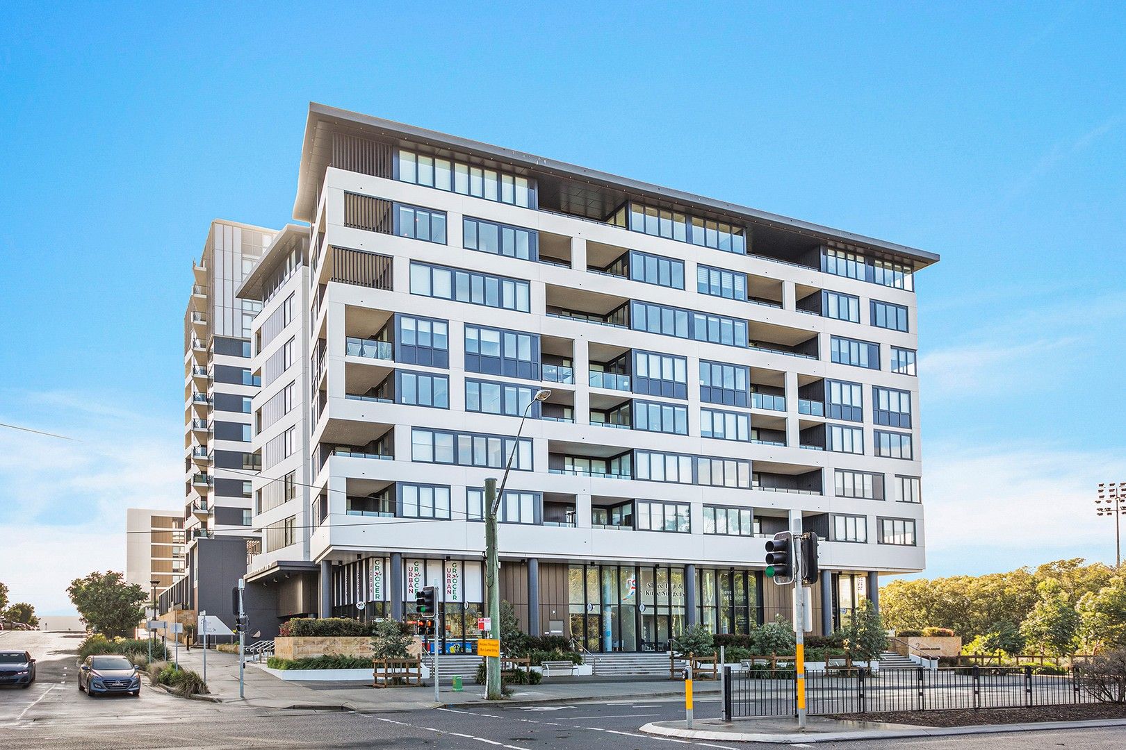 1 bedrooms Apartment / Unit / Flat in 608/2 Foreshore Boulevarde WOOLOOWARE NSW, 2230