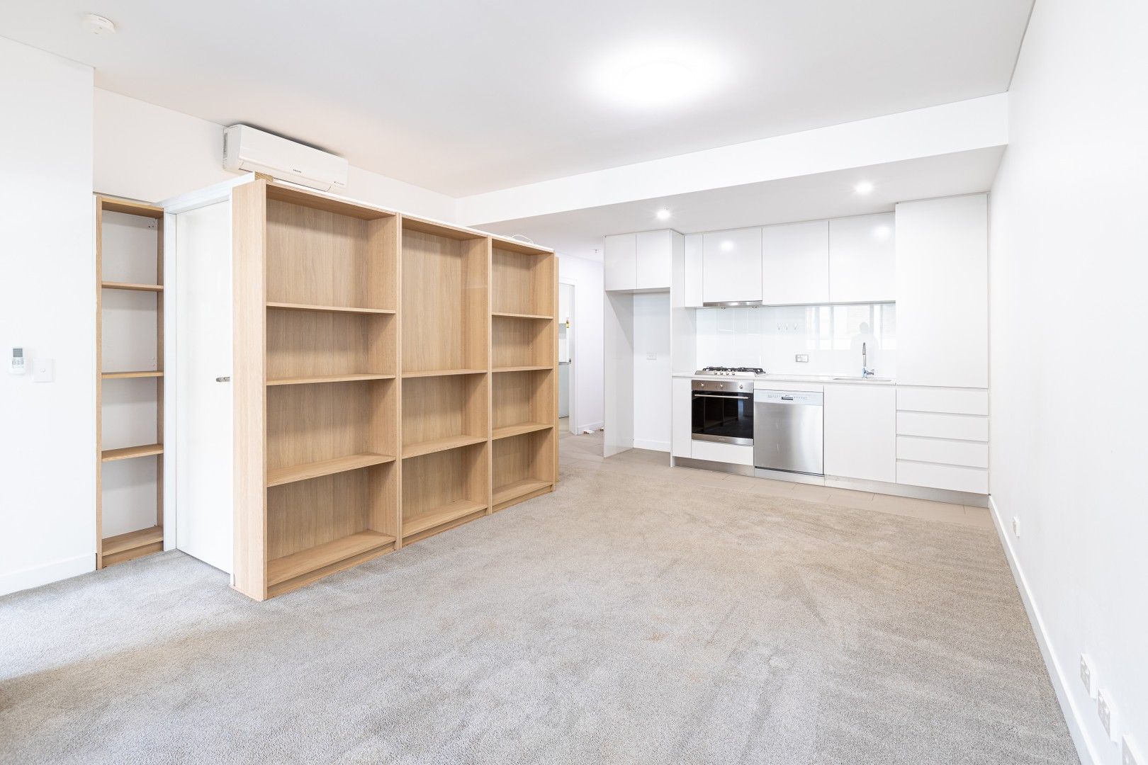 1 bedrooms Apartment / Unit / Flat in 105/17 Chisholm Street WOLLI CREEK NSW, 2205