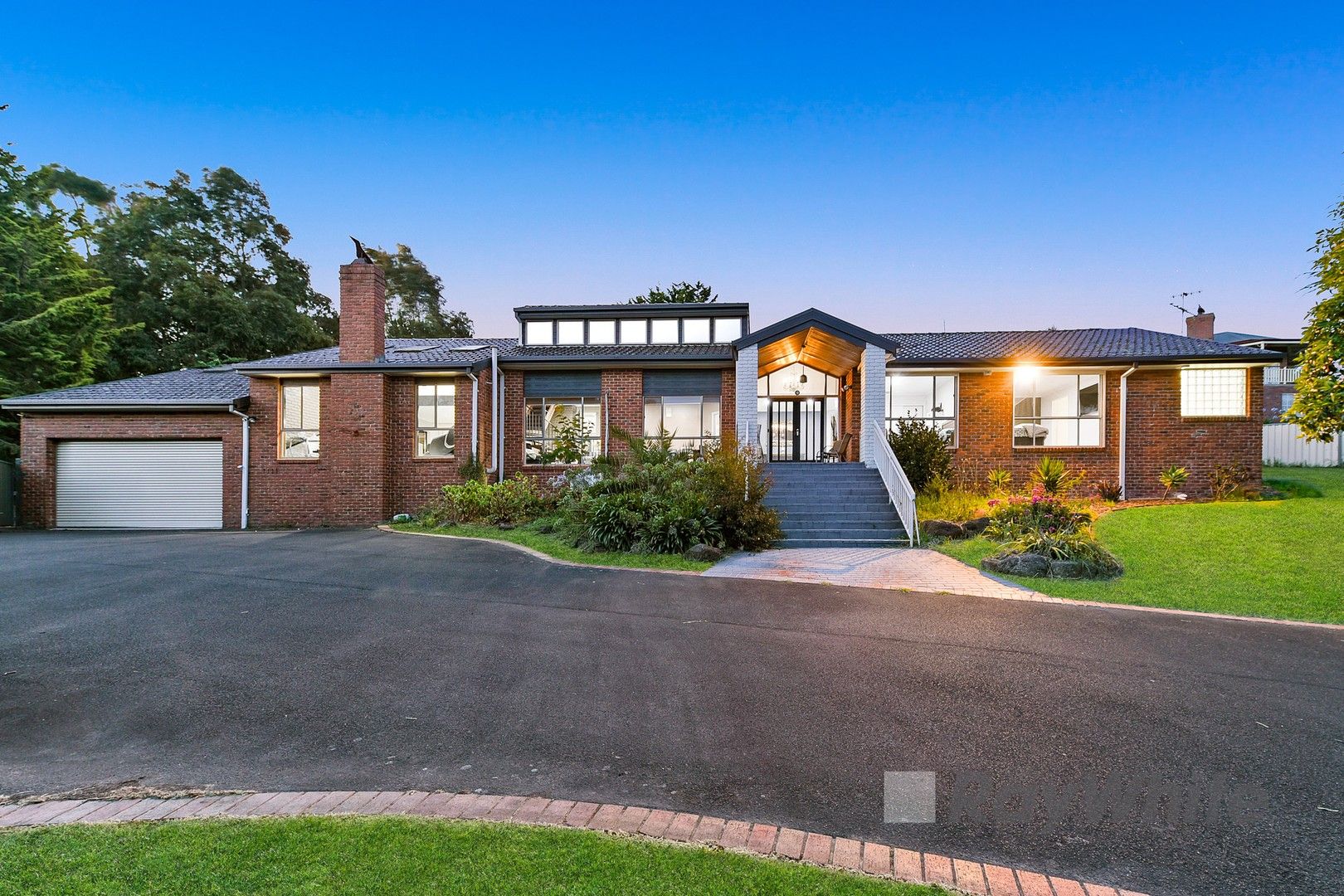 5 bedrooms House in 1-2 Waterford Close NARRE WARREN NORTH VIC, 3804