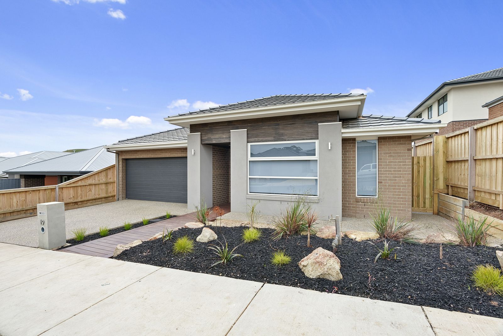 4 bedrooms House in 19 Gibson Way MADDINGLEY VIC, 3340