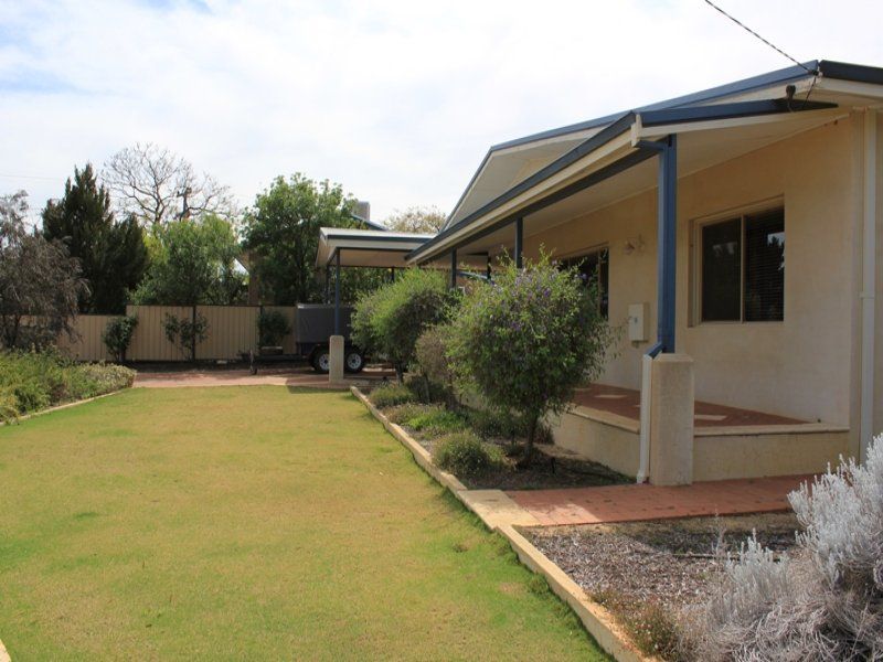 19 Nugent Street, Wongan Hills WA 6603, Image 2